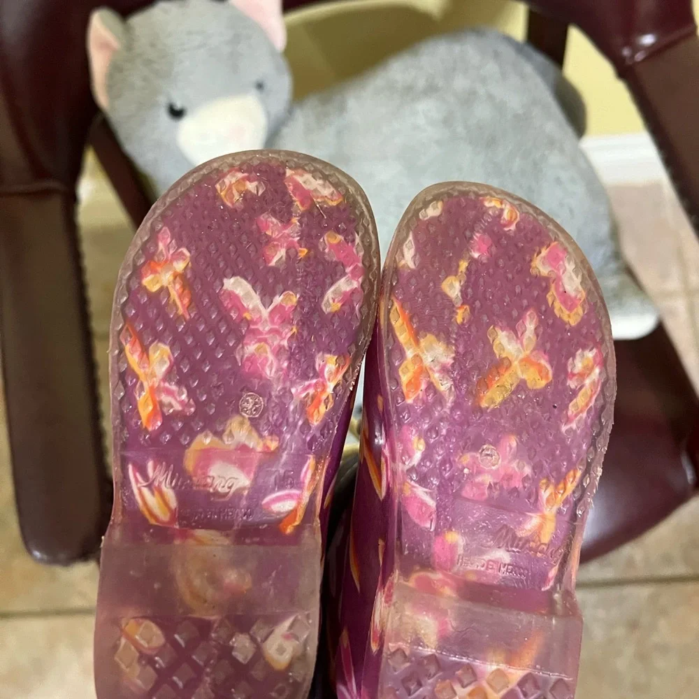 Shoes size 9